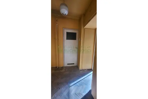 Nowy Sącz, Przydworcowe, Lokal z balkonem-do remontu 42m2